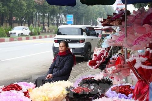 Hoa, quà tặng ngóng khách trong ngày dành cho 'một nửa thế giới'