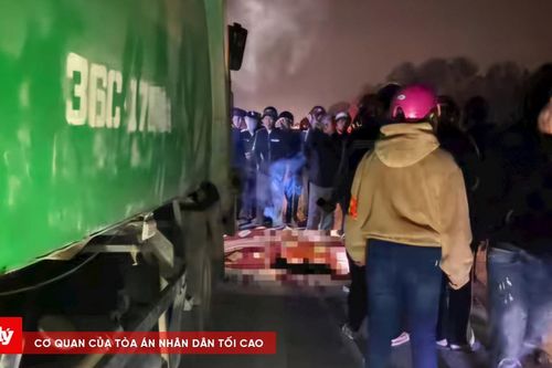 Hai người đi xe máy tử vong tại chỗ khi đâm vào đuôi xe ô tô