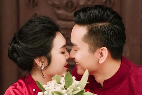 Chuyện tình đẹp của MC Hạnh Phúc VTV và vợ giáo viên