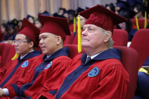 'Giáo sư, tiến sĩ có thu nhập tiền tỷ/năm: Có nhưng quá khó'