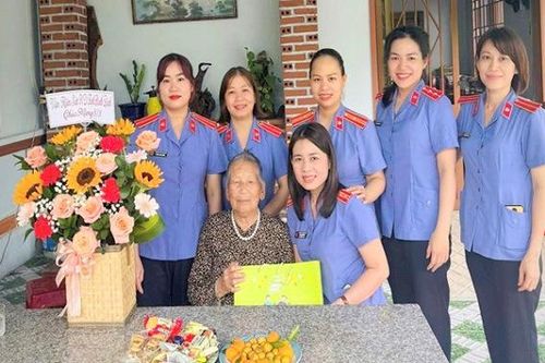 VKSND các địa phương miền Trung tổ chức nhiều hoạt động kỷ niệm Ngày Quốc tế Phụ nữ