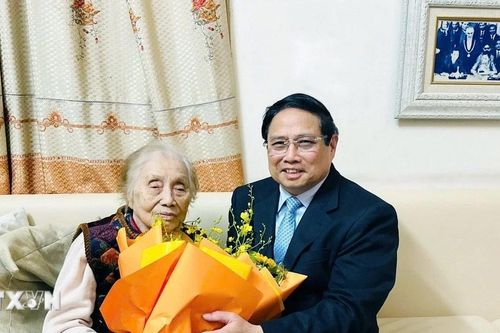 Thủ tướng thăm nguyên Phó Chủ tịch nước Nguyễn Thị Bình nhân Ngày Quốc tế Phụ nữ