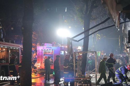 Hà Nội: 'Bà hỏa' ghé thăm thiêu rụi 3 cửa hàng tại quận Hà Đông
