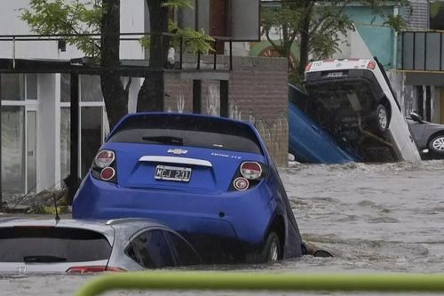 Argentina: Mưa lớn gây ngập lụt nghiêm trọng, ít nhất 10 người thiệt mạng