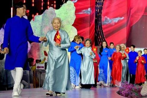 Những bộ sưu tập ấn tượng tại Lễ hội Áo dài Tp.HCM 2025