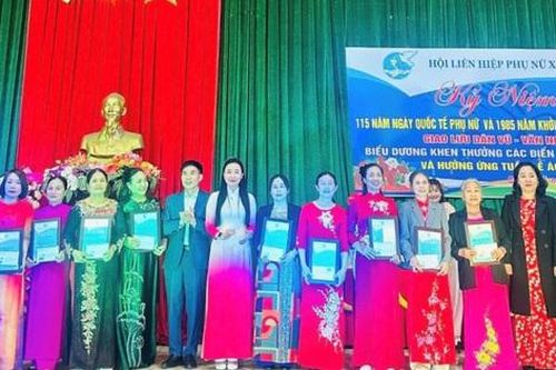 Thanh Hóa: Biểu dương gương phụ nữ điển hình trong phong trào hiến đất làm đường