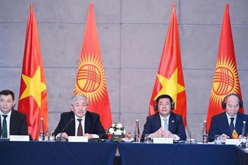 Việt Nam và Kyrgyzstan thúc đẩy hợp tác chặt chẽ trong lĩnh vực thương mại, công nghiệp, năng lượng