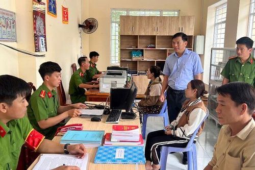 Chủ tịch UBND huyện Tri Tôn thăm, khảo sát tình hình hoạt động công an các địa phương
