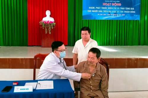 Khám bệnh miễn phí cho hộ nghèo, cận nghèo, khó khăn, người có công
