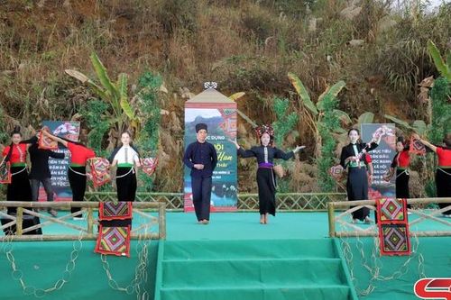 Thi trang phục dân tộc tại Lễ hội Nàng Han xã Mường Trai năm 2025