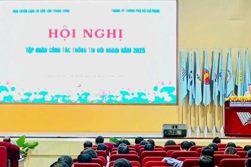 Nâng cao kiến thức về công tác thông tin đối ngoại cho cán bộ, đảng viên