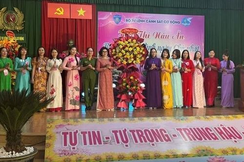 Phụ nữ Bộ Tư lệnh CSCĐ giỏi huấn luyện, đảm việc nhà