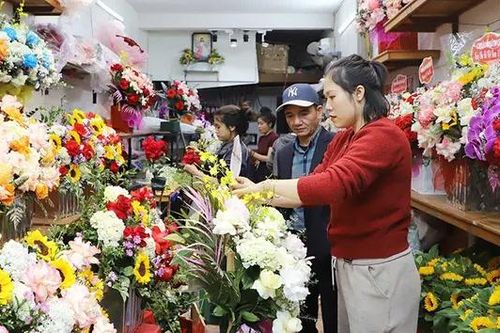 Giá cả tăng, thị trường quà tặng 8/3 vẫn đắt khách