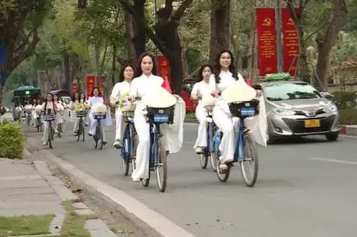 Áo dài xuống phố