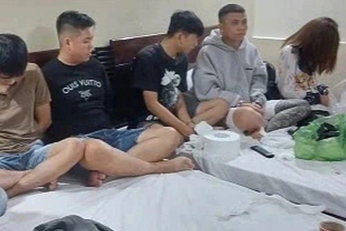 Cảnh sát ập vào khách sạn ở Đồng Tháp, phát hiện 1 nữ và 5 nam hành động đáng xấu hổ