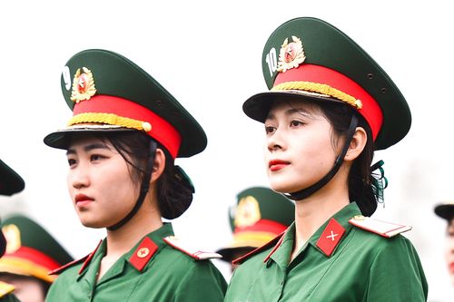 Ngắm những 'bóng hồng' trên thao trường tập luyện diễu binh cho đại lễ 30/4