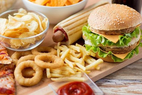 Thức ăn nhanh 'tàn phá' sức khỏe ra sao?