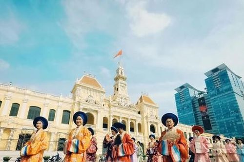 Bách Hoa Bộ Hành lần đầu tổ chức tại TP.HCM: Gen Z thỏa sức sáng tạo với Việt phục