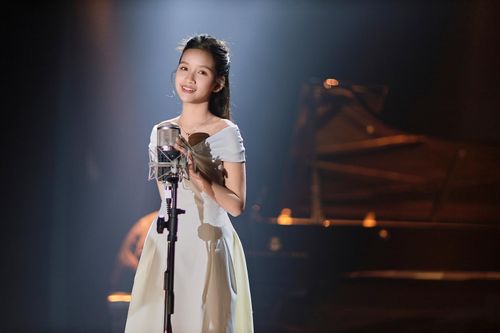 Cô bé 13 tuổi gây 'sốt' khi hát ca khúc về mẹ do nhạc sĩ Lưu Hà An sáng tác