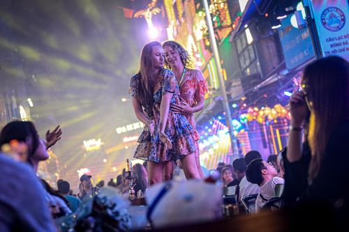 Việt Nam, Thái Lan gieo rắc nỗi sợ rượu cho khách ba lô