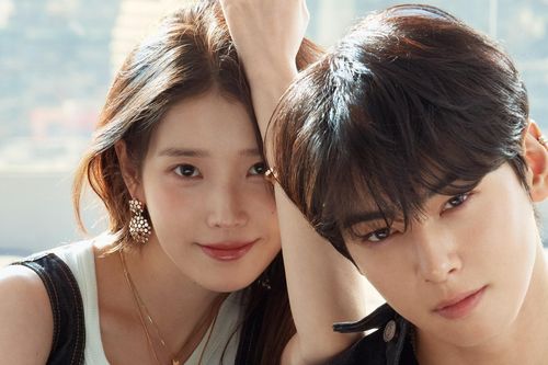 IU và Cha Eun Woo gây chú ý