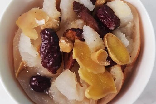 Cách làm lê hấp táo đỏ đường phèn thanh nhiệt