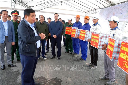 Phó thủ tướng Nguyễn Chí Dũng kiểm tra các dự án cao tốc Bắc - Nam qua tỉnh Hà Tĩnh