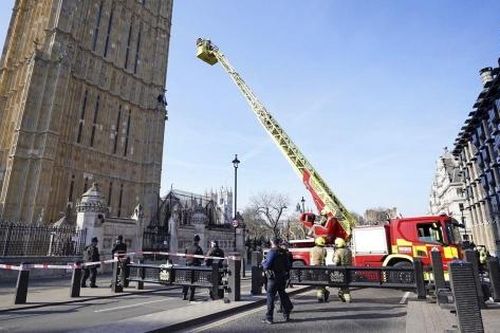 Cảnh sát Anh 'tá hỏa' xử lý sự cố tại tháp Big Ben