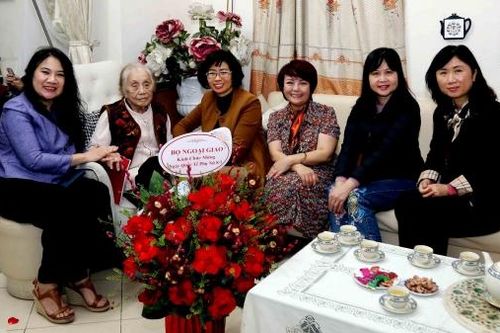 Tri ân thế hệ các nhà ngoại giao nữ nhân kỷ niệm Ngày Quốc tế Phụ nữ 8/3