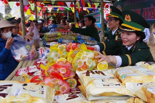 Xây dựng hình ảnh đẹp về nữ quân nhân BĐBP trong lòng nhân dân biên giới