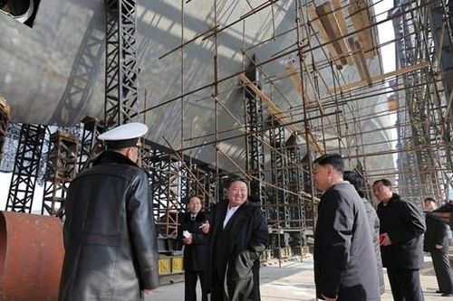 Triều Tiên lần đầu công bố tàu ngầm hạt nhân