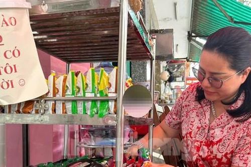 Tiệm mì 1.000 đồng giúp người nghèo ở Đà Nẵng
