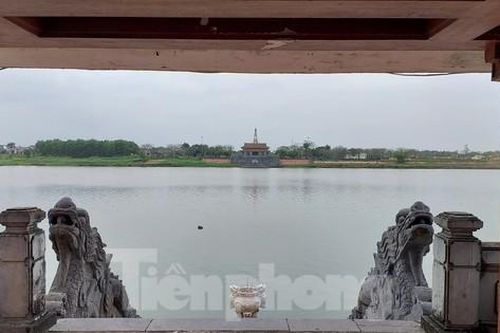 Những đóa hoa dưới dòng Thạch Hãn