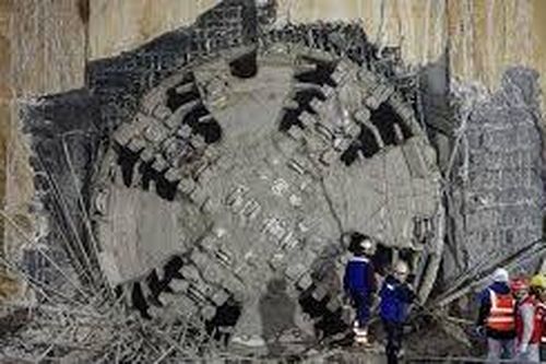 Nhìn gần khoảnh khắc robot đào hầm 'Thần tốc' xuyên lòng đất tiến vào ga Cát Linh