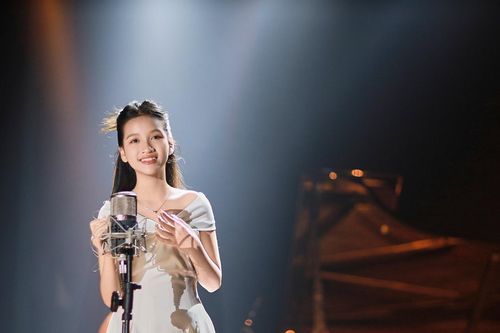 Cô bé 13 tuổi nghẹn ngào khi hát ca khúc mới về mẹ của nhạc sĩ Lưu Hà An