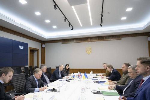 Ukraine và Anh thảo luận điều kiện ngừng bắn, duy trì lệnh trừng phạt Liên bang Nga