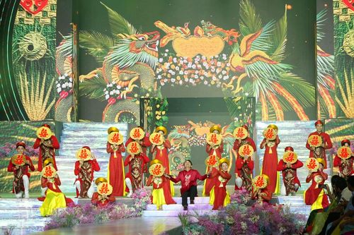 Ấn tượng với chương trình nghệ thuật Áo dài với cuộc sống