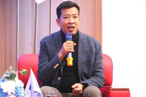 Để trẻ tiểu học tự do hay đưa vào khuôn khổ?