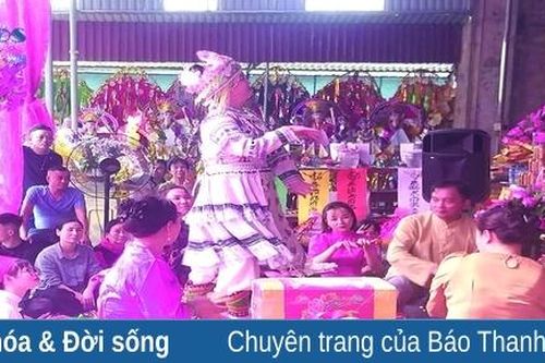 'Tiền bay'...