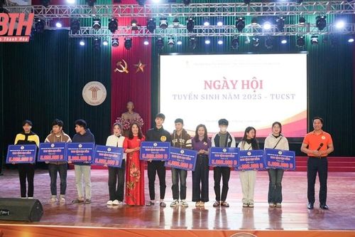 Hơn 1.000 học sinh tham dự Ngày hội tư vấn tuyển sinh năm 2025 - TUCST