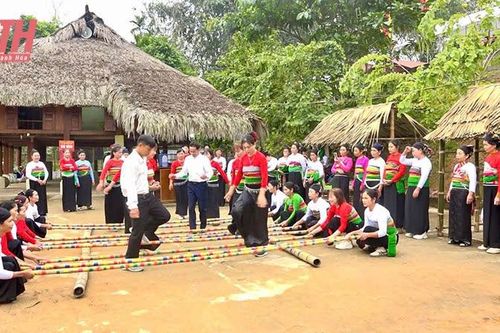 Phát huy giá trị văn hóa truyền thống gắn với phát triển du lịch