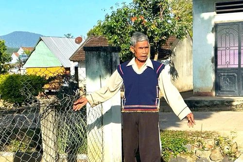 Người dân Kbang hiến đất mở rộng đường làng