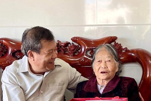 Gia Lai: Chủ nhiệm Ủy ban Kiểm tra Tỉnh ủy thăm, tặng quà các gia đình người có công với cách mạng
