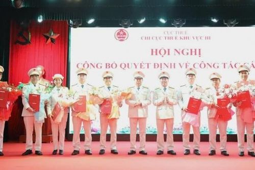 Công bố nhân sự cấp phó Chi cục Thuế khu vực III