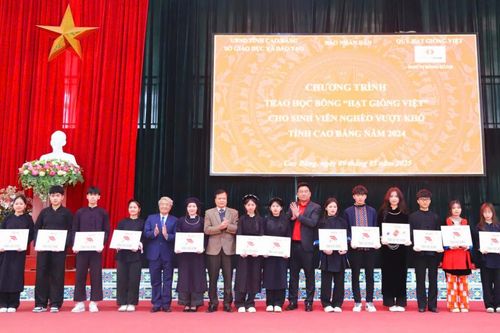 Trao học bổng Quỹ Hạt giống Việt cho 25 sinh viên nghèo vượt khó