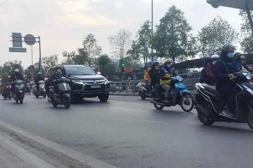 Hà Nội mưa phùn, sương mù, ấm áp, gia tăng nồm ẩm