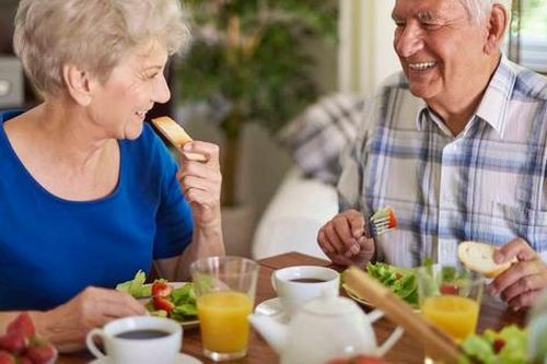9 loại thực phẩm người cao tuổi nên hạn chế