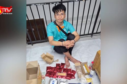 Bắt đối tượng giao dịch hơn 100 viên ma túy dạng kẹo trước cổng trường