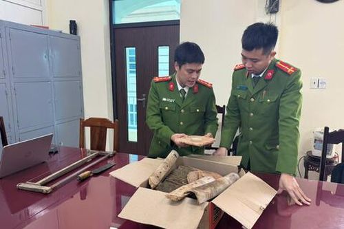 Kẻ gian dỡ mái ngói đột nhập vào nhà lấy trộm 14 chỉ vàng