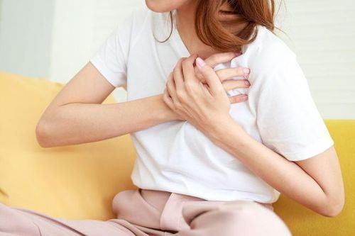 Mặt nóng phừng, tim đập nhanh cuối ngày cảnh báo bệnh gì?